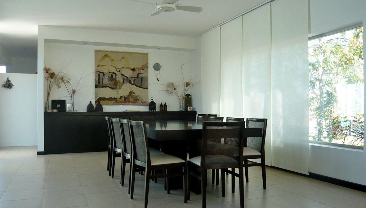 Panel oriental